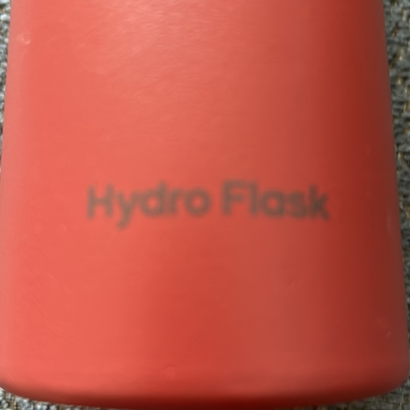 Hydro Flask - 18oz. - Picture 3 of 6